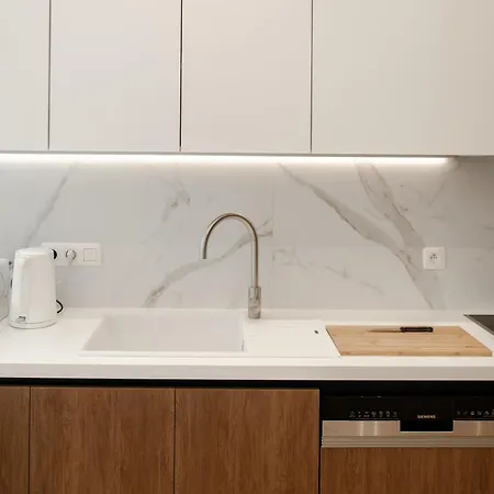 Bellavista Luxe With Leie View Апартаменты *